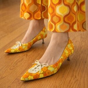 Retro Floral Pointed-Toe Kitten Heel Pumps in Orange